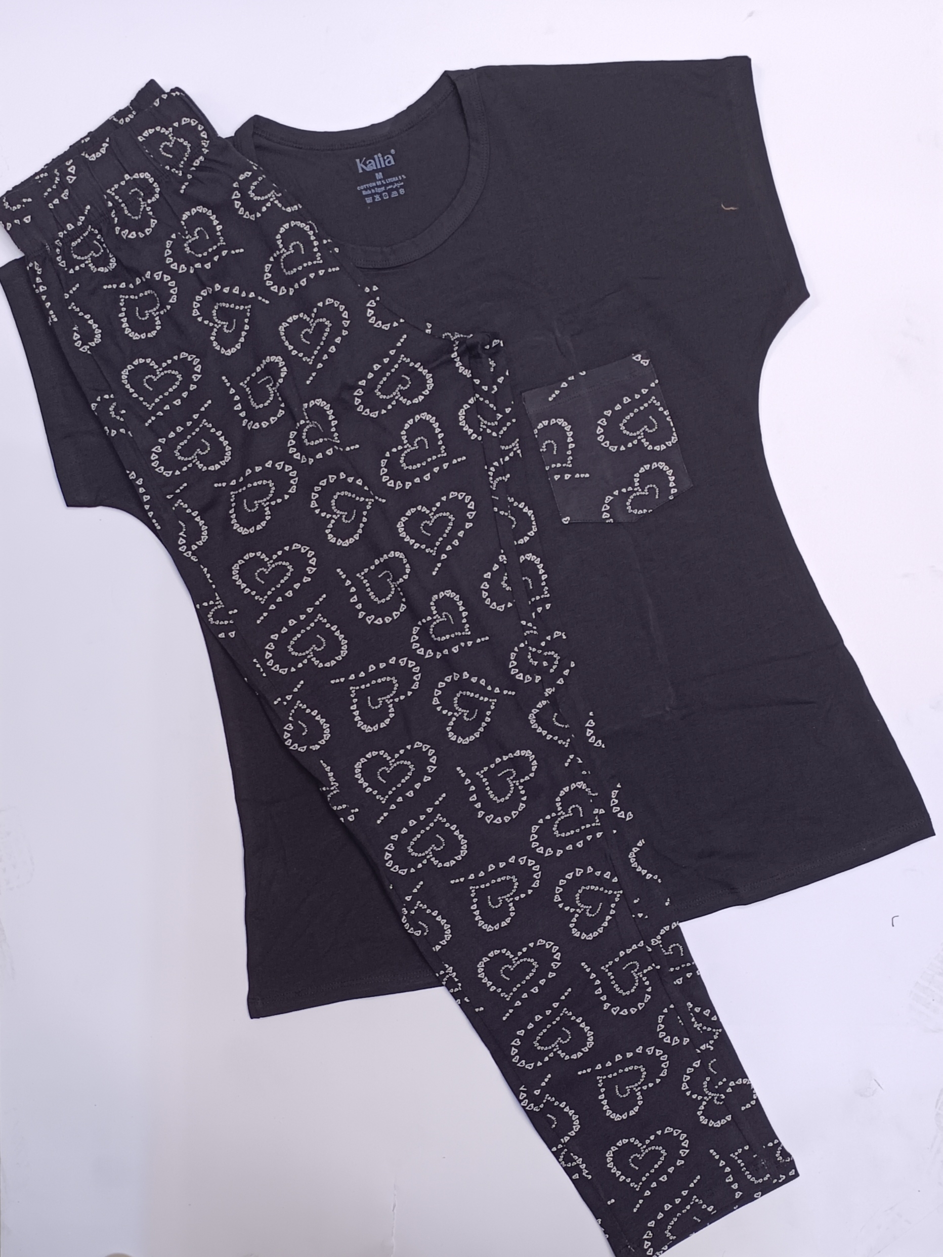 بيجامة صيفية نصف كم للنساء مع طباعة على  البنطلون